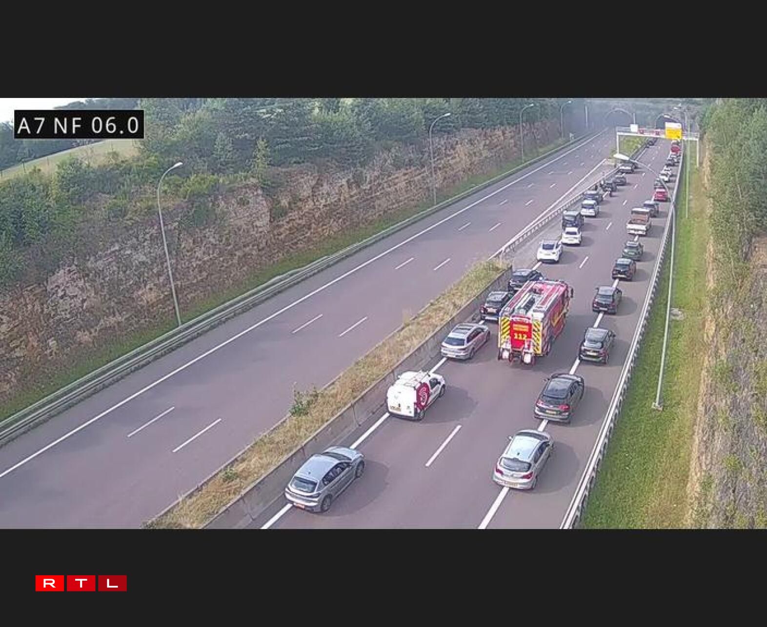 Les automobilistes ont formé un couloir de sécurité avant le tunnel Grouft, en direction du nord du pays.