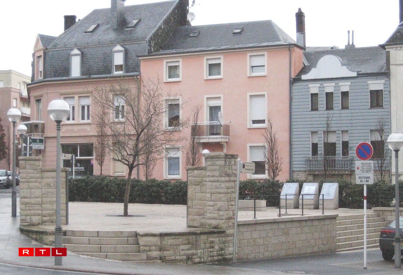 Place de la Synagogue in 2006, where the old synagogue used to stand.
