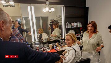 Sourires et mains tendues réciproques entre Luc Frieden, le leader du CSV, et Paulette Lenert, tête de liste du LSAP, qui se croisent pour la première fois de la soirée dans le studio de maquillage de RTL, juste avant de monter sur le plateau télé. L'échange très spontané n'est-il que courtoisie ou laisse-t-il présager une entente aussi cordiale dans le future? La réponse ne saurait tarder.