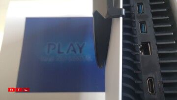 A l'arrière de la console, deux ports USB s'ajoutent à celui en façade. On retrouve les traditionnels ports HDMI et Ethernet.