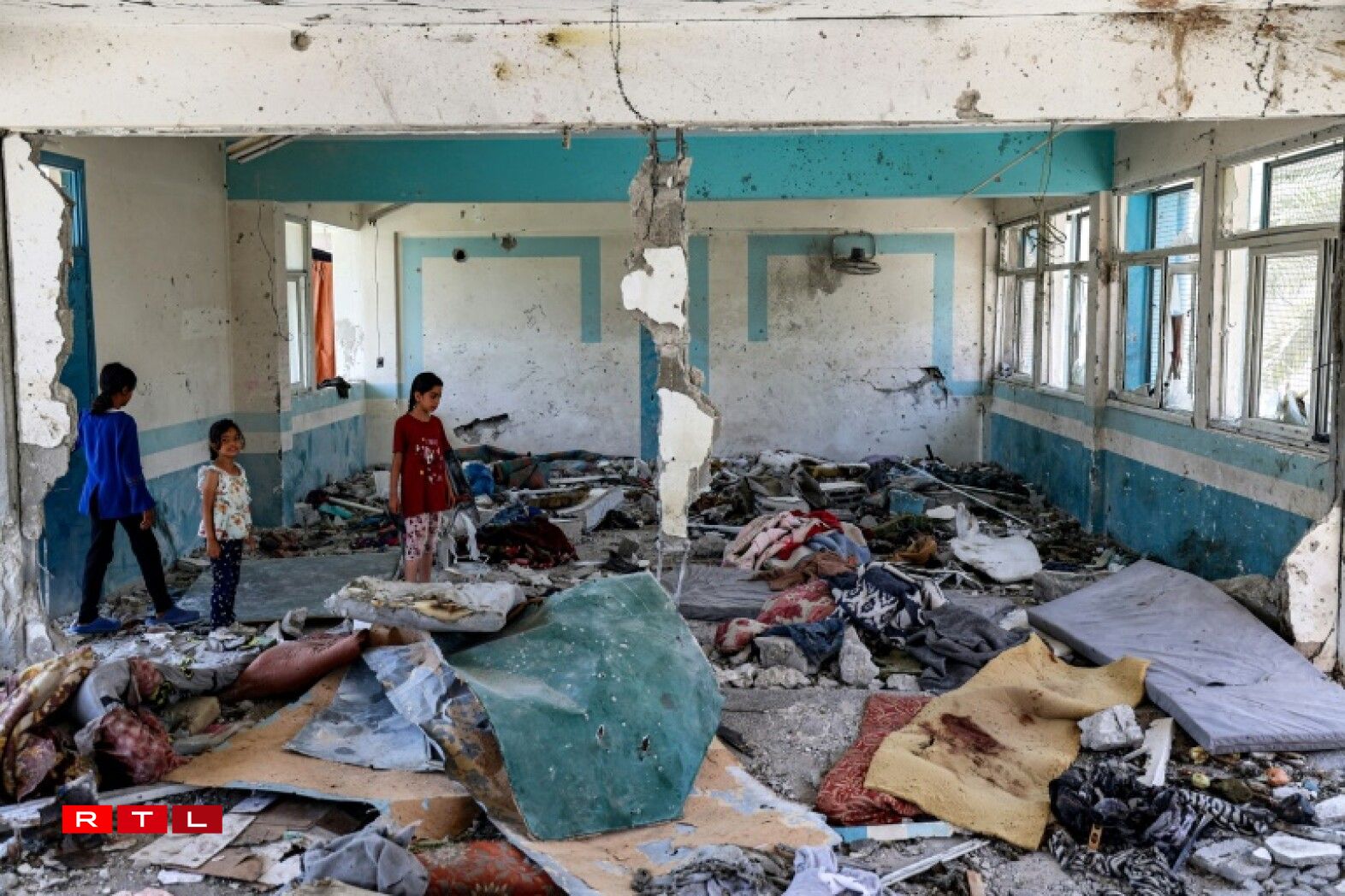 Une école de l'agence de l'ONU pour les réfugiés palestiniens (Unrwa) touchée lors d'un bombardement israélien à Nousseirat, dans le centre de la bande de Gaza, le 6 juin 2024