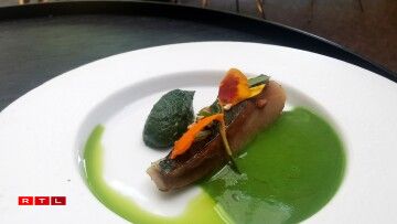 Le maquereau laqué, sarrasin, verveine citron de Cyril Molard servi avec...