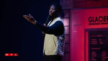 Rey Mendes s'adresse au public à la Rockhal le 12 février 2025