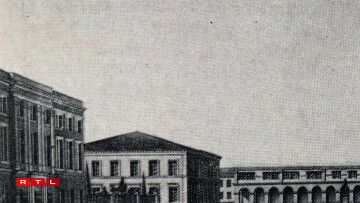 Arcades at Place Guillaume II.