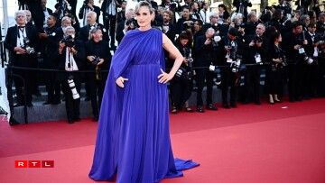 D'US-Schauspillerin Andie MacDowell um rouden Teppech zu Cannes.