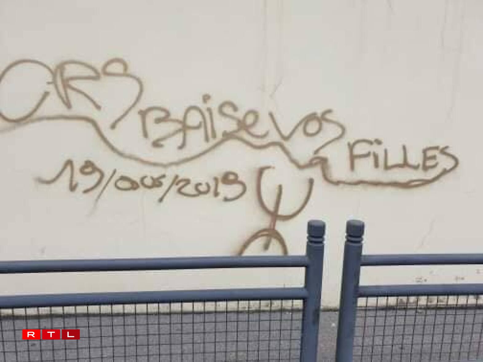 Des messages datés, comme si les délinquants voulaient que l'on sache que les messages sont récents