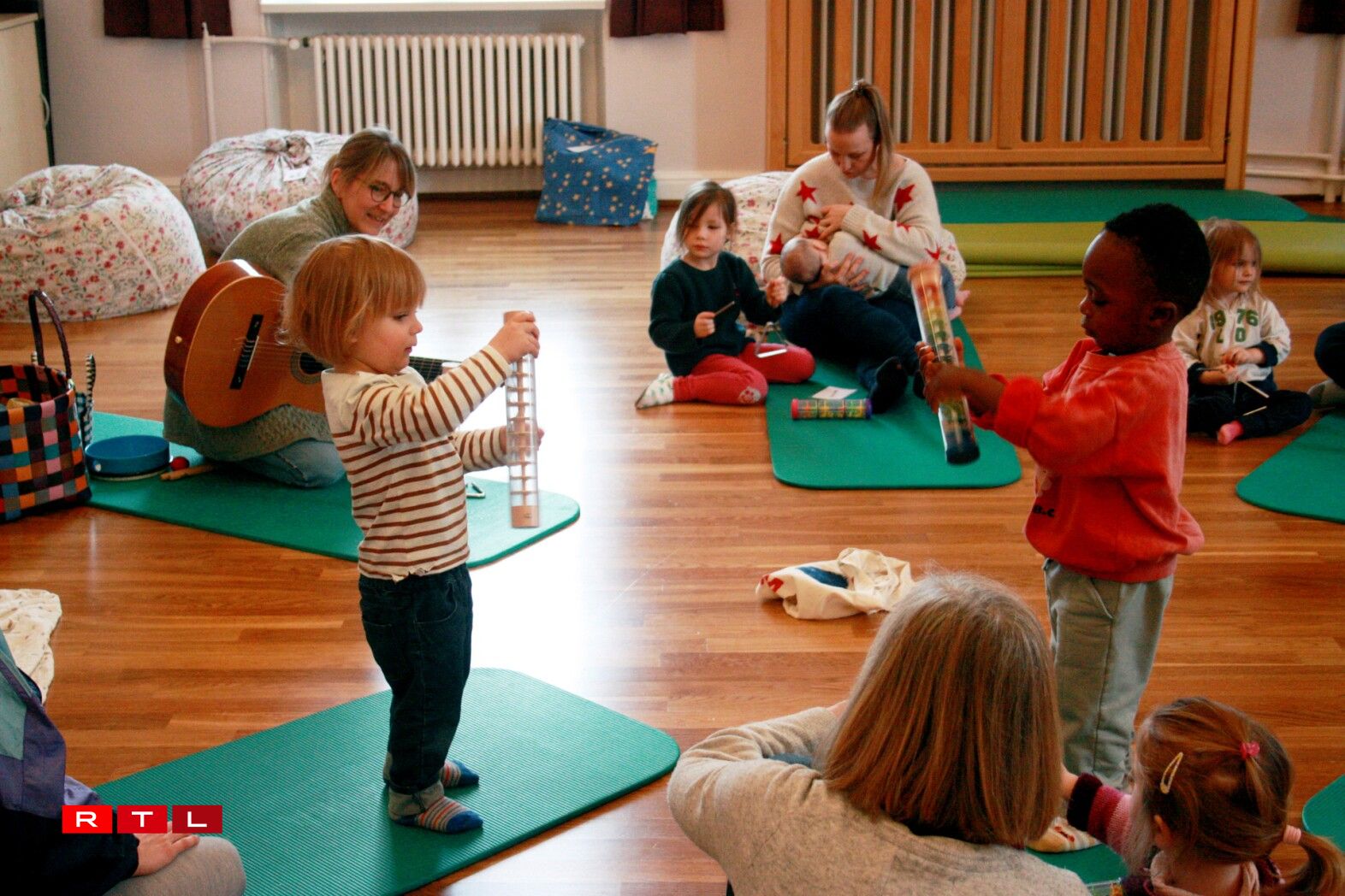 Music course for children and parents.