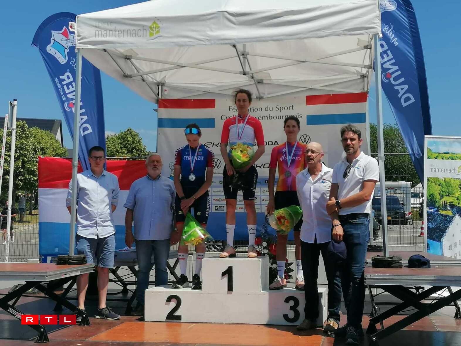 De Podium vun den Dammen Elite mat Kontrakt