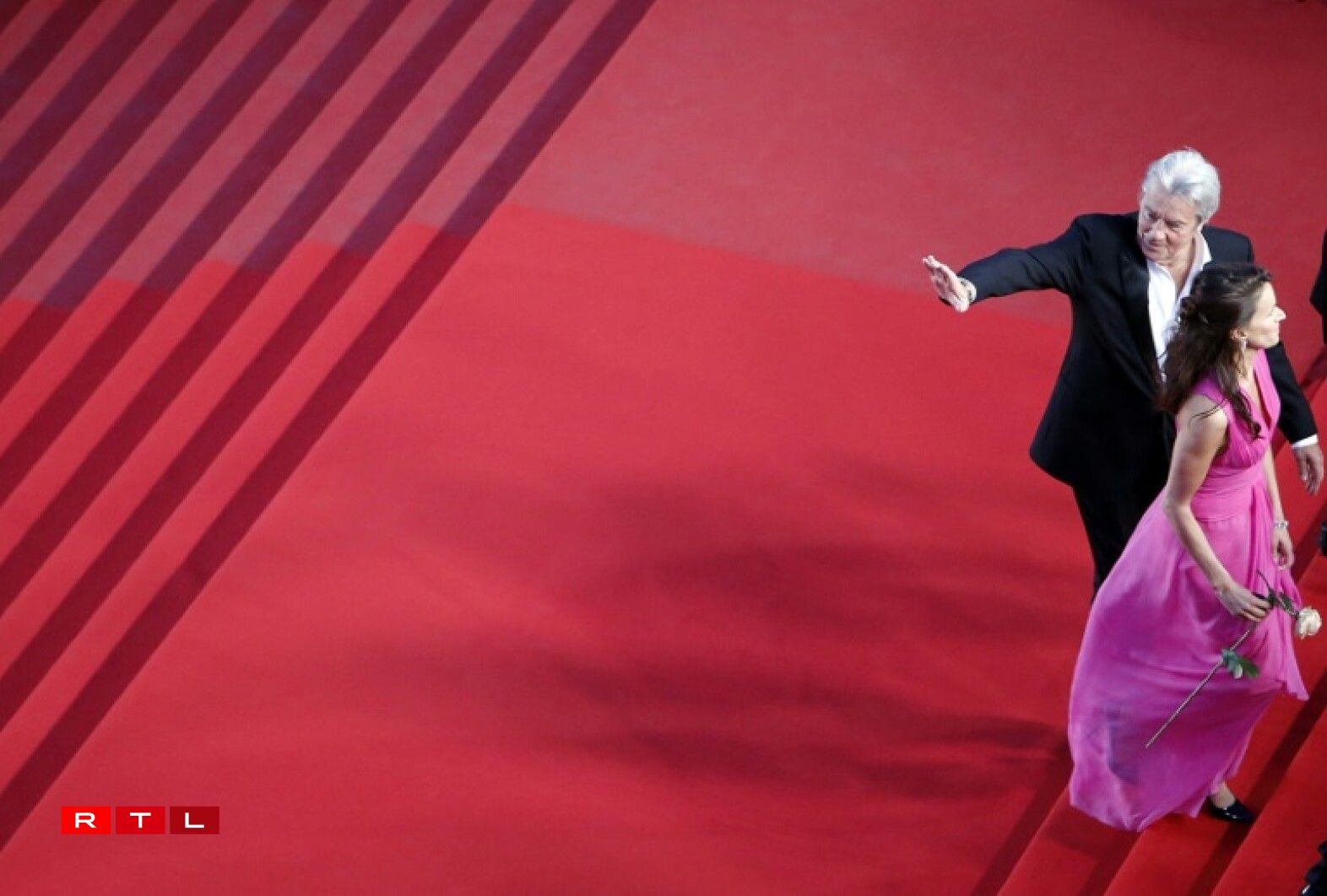 Och a senge spéidere Joren war den Alain Delon nach ëmmer Gaascht um rouden Teppech.