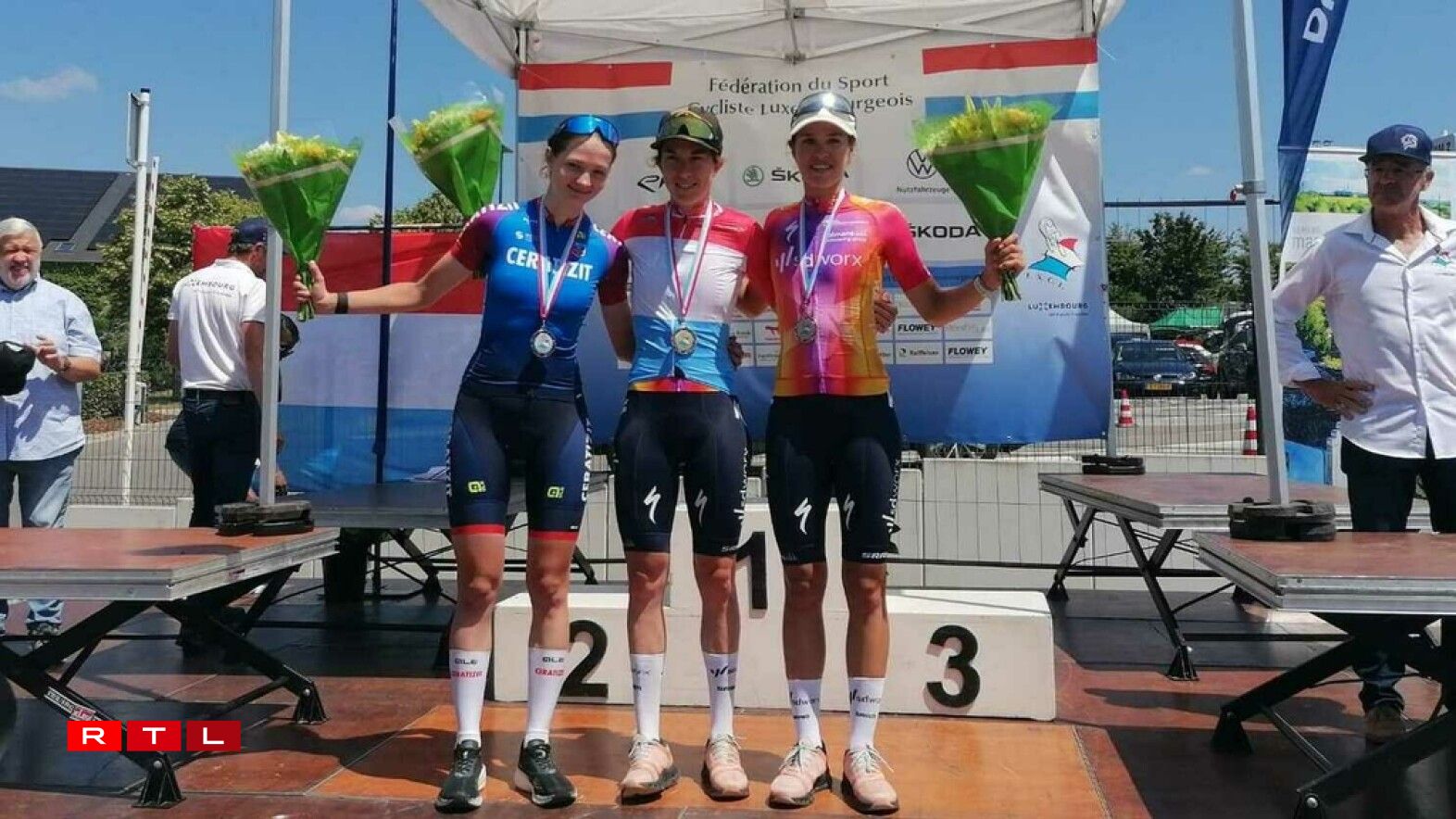 De Podium vun den Dammen Elite mat Kontrakt