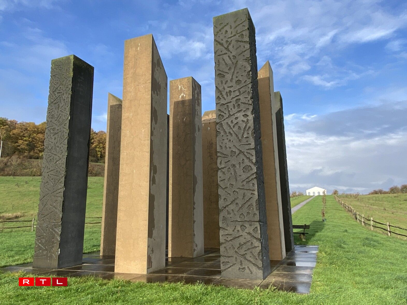 D'Monument fir Verkéiersaffer zu Jonglënster.