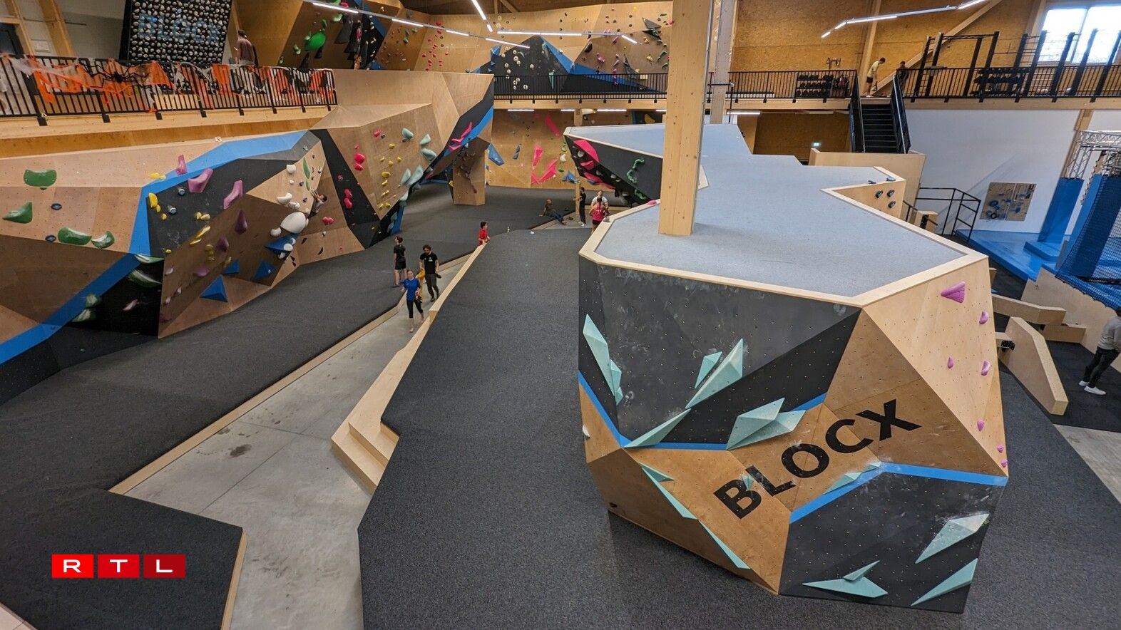 L'immense espace de bloc est réparti sur deux niveaux.