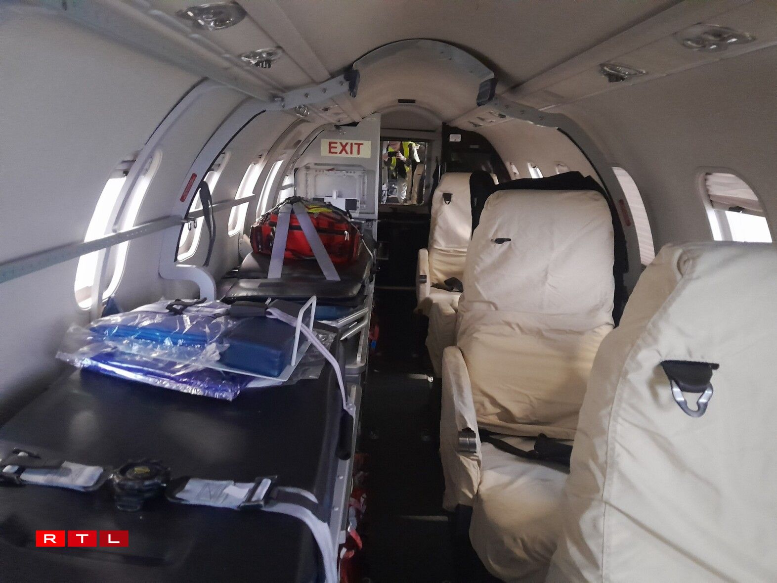 De Fliger vun der Air Rescue vu bannen.