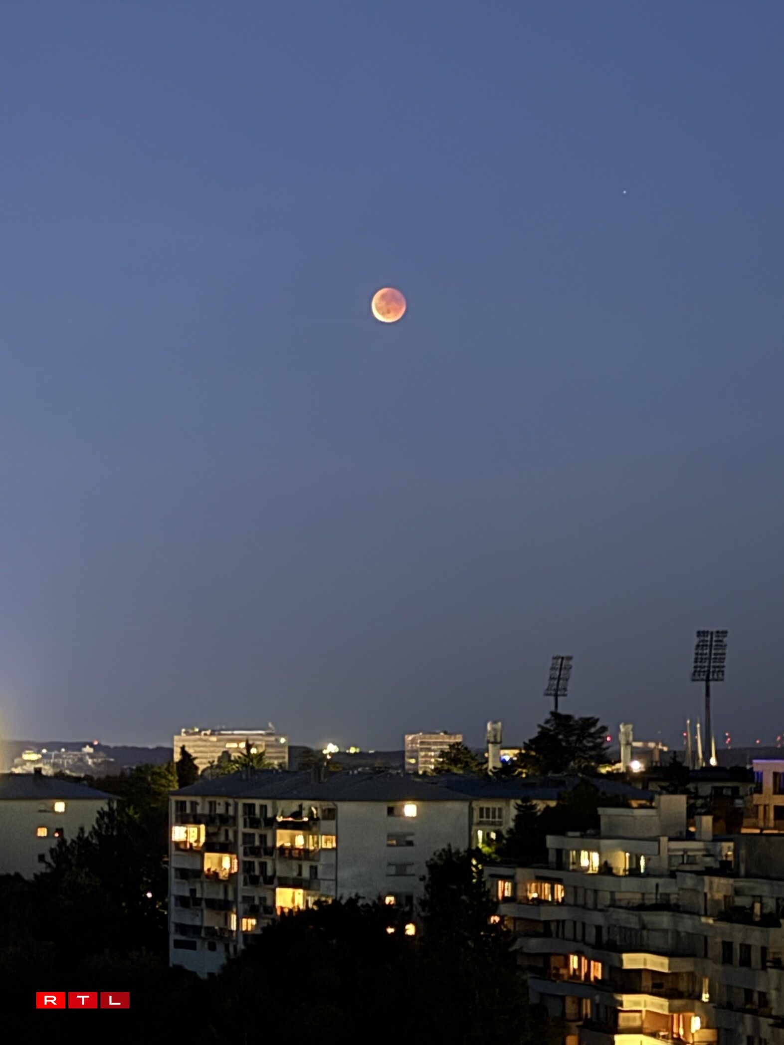 Vum CHL aus opgeholl/Pedro Da Fonte