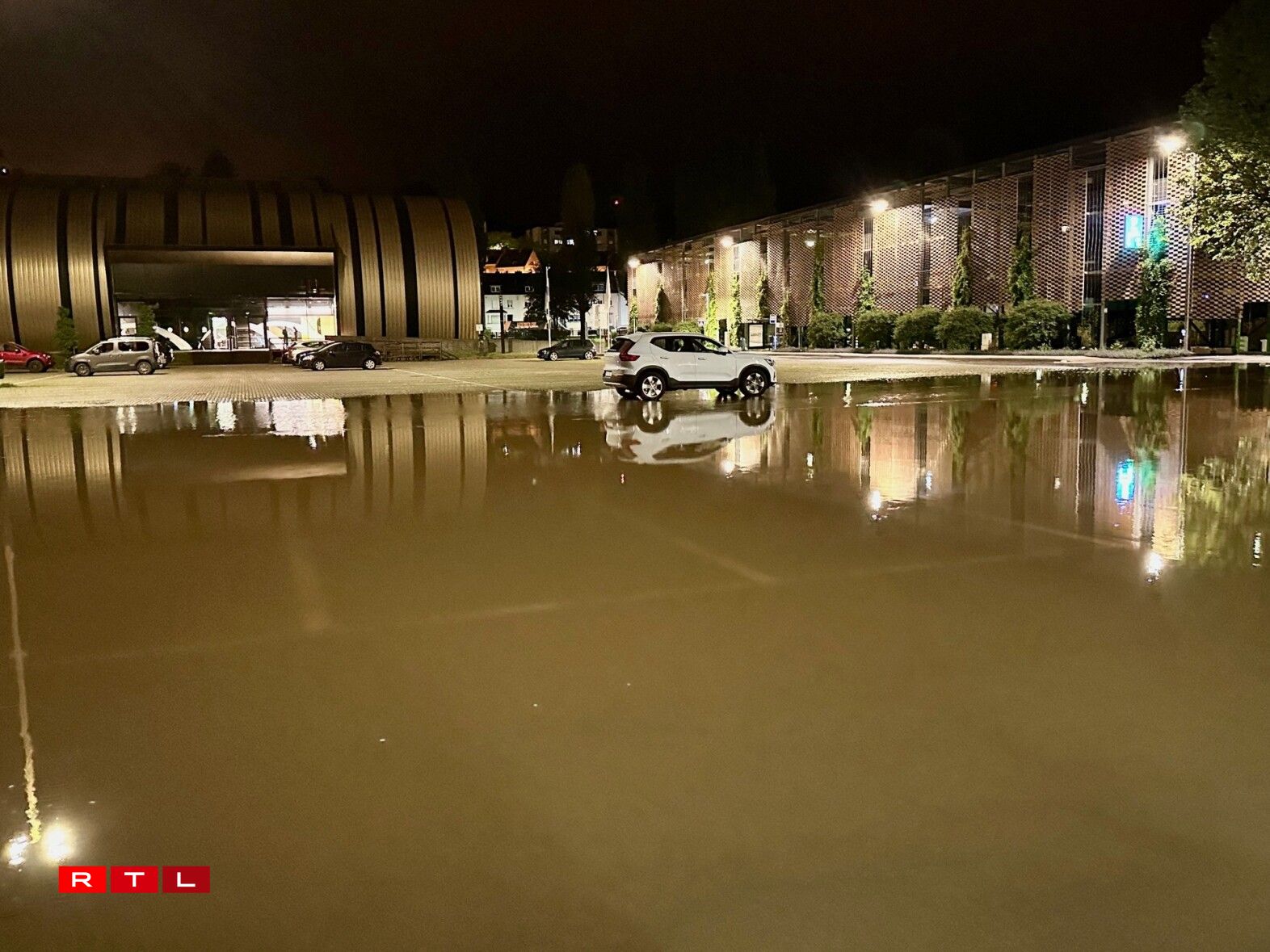 Une photo prise sur le parking Däich à Ettelbruck dans la nuit de vendredi