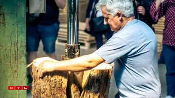 Les troncs sont fendus pour respecter les fibres du bois.