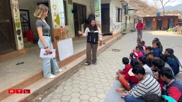 Hei huet d'Vero Reinert zesumme mam Sharmila vun der Samaanta Fondation e Seminär fir d'Schüler gehalen.