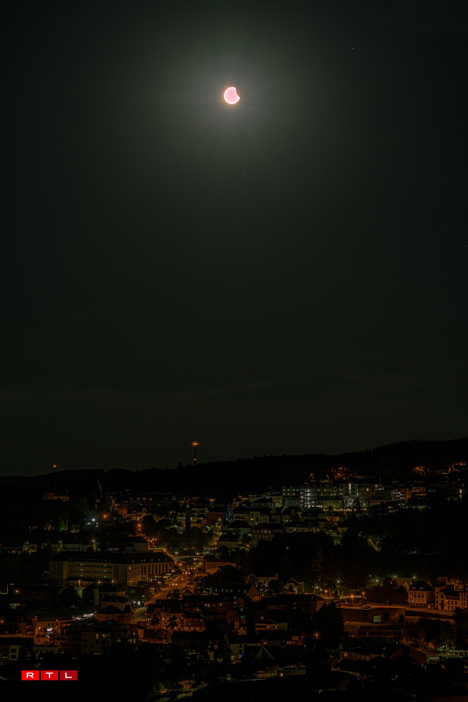 Vue vun der Statu vun der hëlleger Fatima zu Wolz/Domingos Oliveira