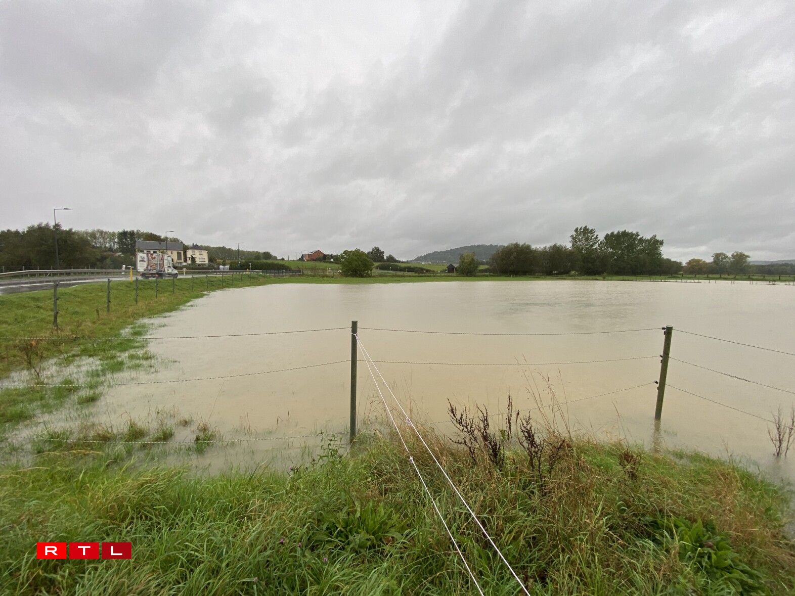 Zu Näerzeng erënneren d'Felder éischter un e Séi