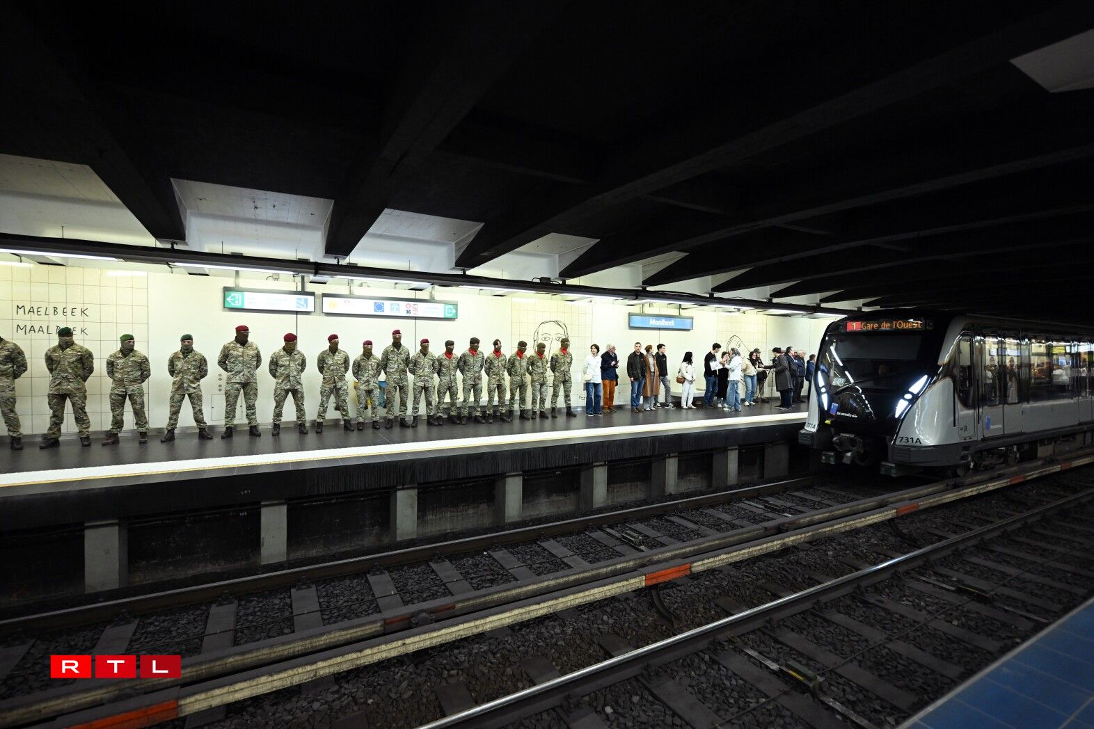 Gedenkfeier an der Metrostation, déi getraff gi war