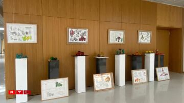 Wierker vum Konscht Departement vum Athenée de Luxembourg.