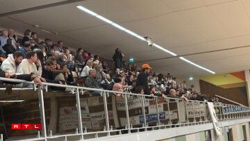 Fir déi puer Sekonne Sport ware schätzungsweis eng ronn 350 Leit an d'Hal komm.