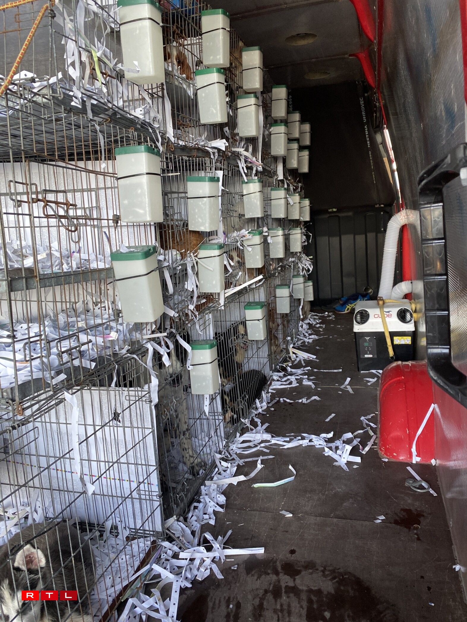 D'Käfeger am Transporter.