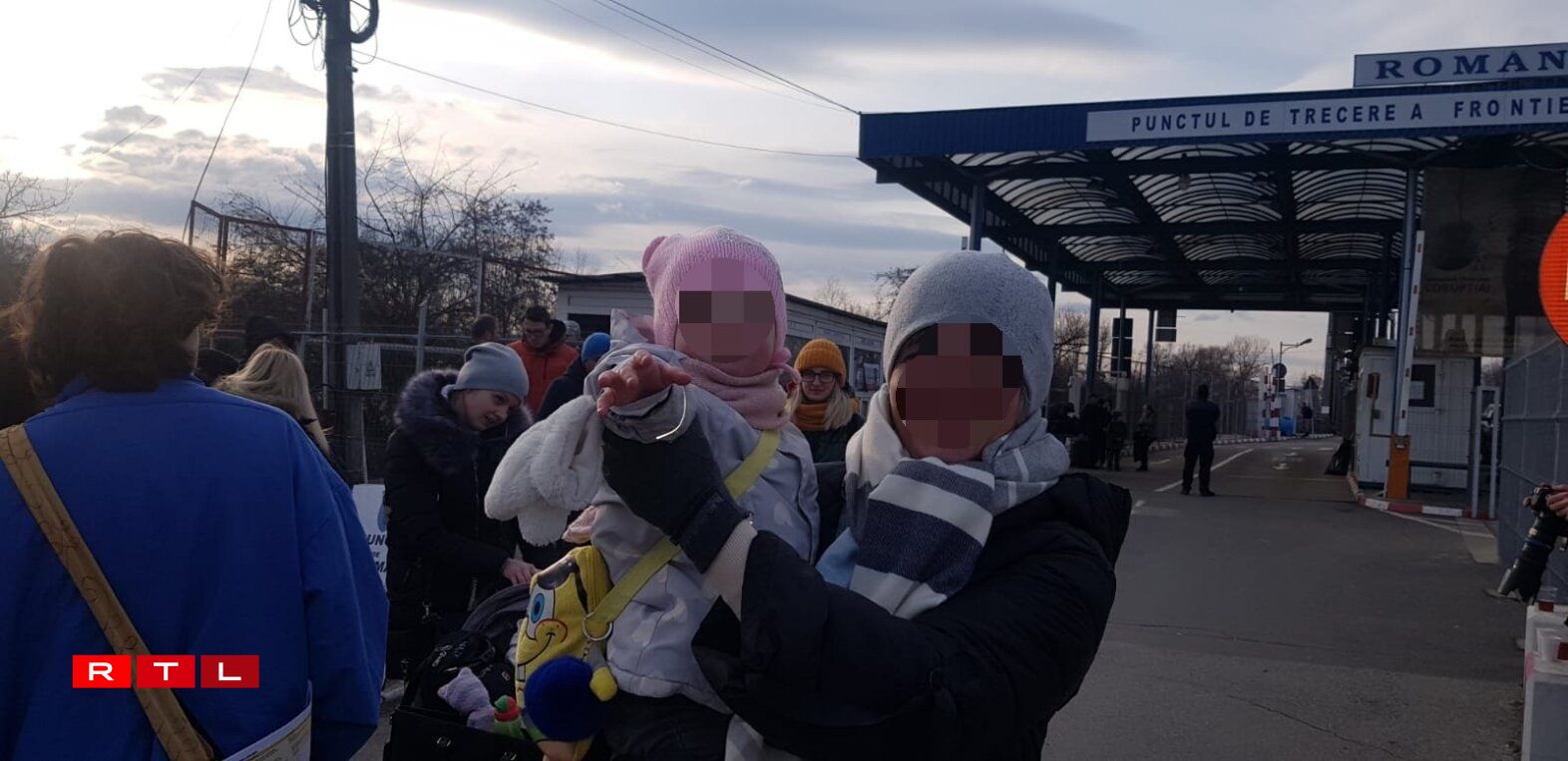 Ukrainian refugees at the Romanian border