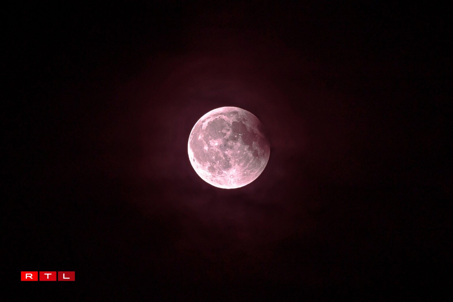 Vue vun der Statu vun der hëlleger Fatima zu Wolz/Domingos Oliveira