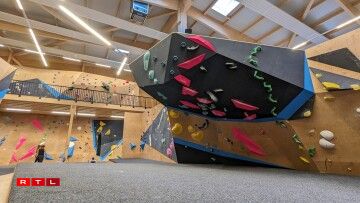 Il faut de la force, de la technique et de l'endurance pour affronter les dévers, ces secteurs où affronter la gravité est encore plus exigeant.