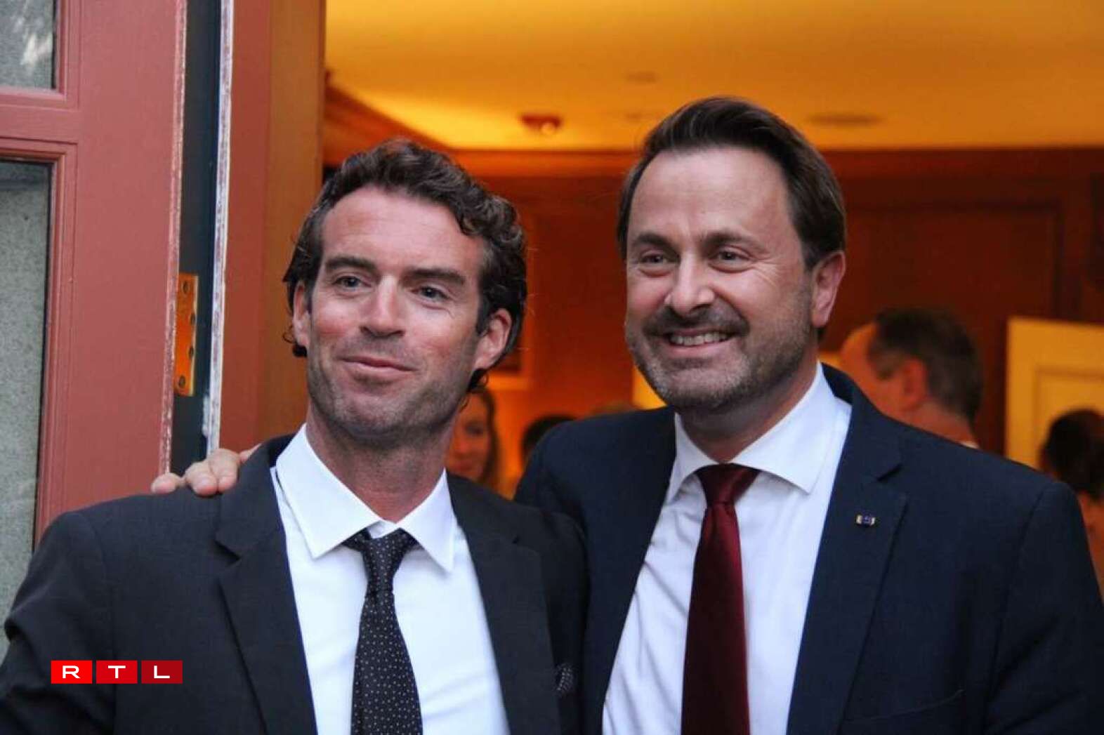 Mr Bettel with artist Ben Carter.