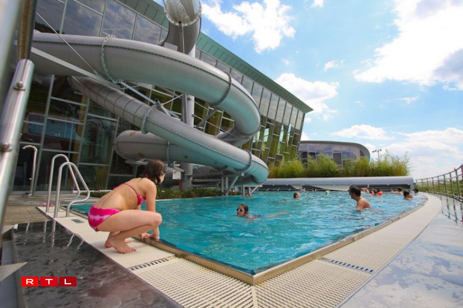 Une photo de l'espace extérieur des Thermes à Bertrange