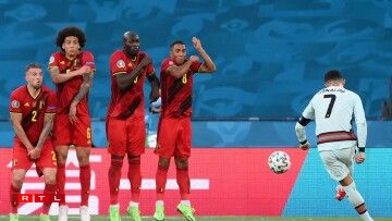 Ronaldo tire un coup-franc face à la Belgique le 27 juin 2021