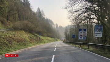 Grenziwwergang zu Veianen um Freideg de Moien 8.30 Auer