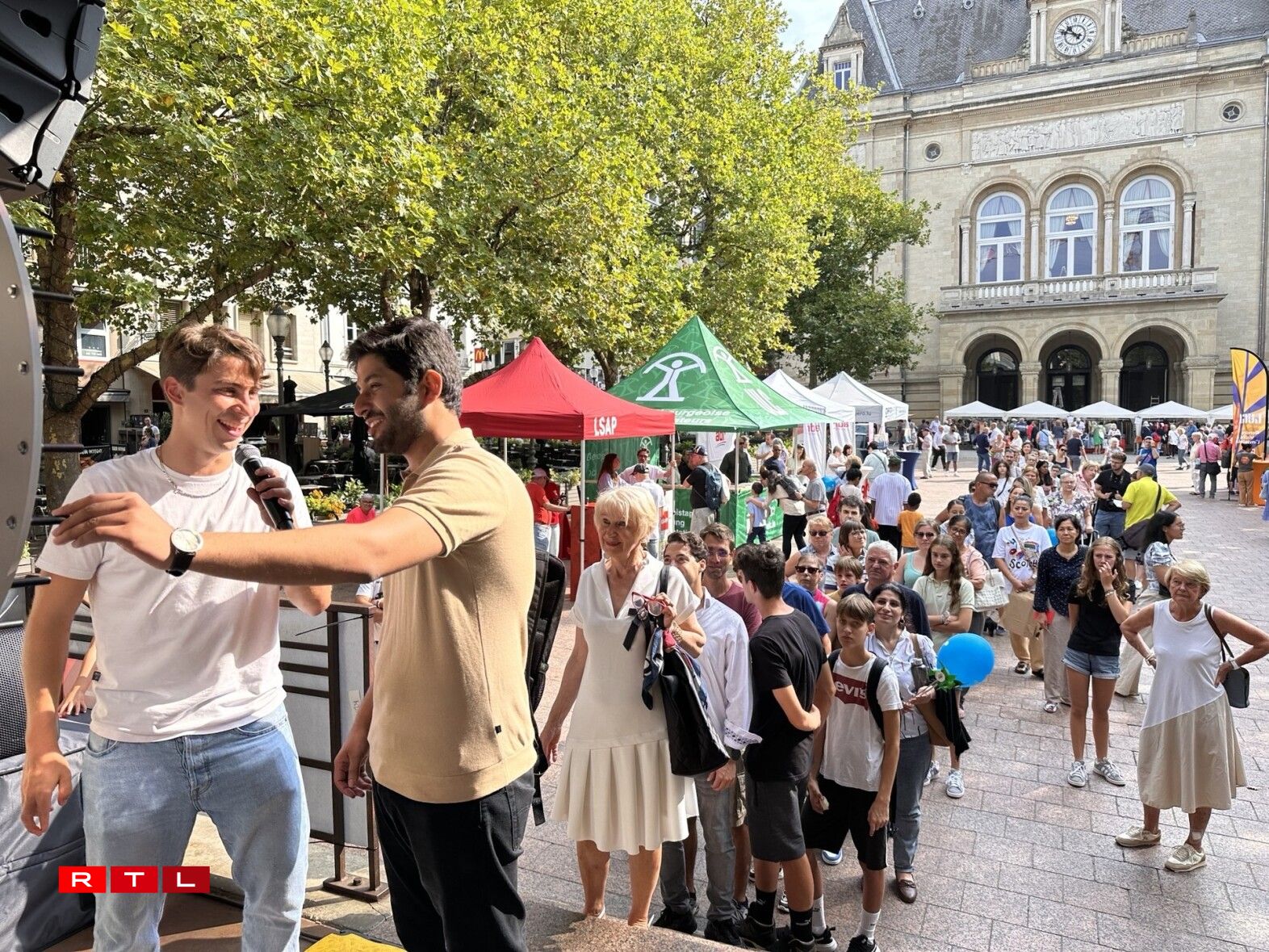 Visit the RTL 'stand' at Place d'Armes until 1 pm for breakfast, games, and more.