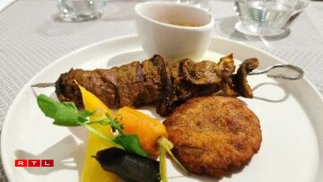 Accras de morue façon Douala, brochettes suya de bœuf Angus, dorade sauce Mbongo et mini poulet DG revisité : quelques-uns des tapas qui seront proposés dans l’espace « Chez Doudou Tapas ».