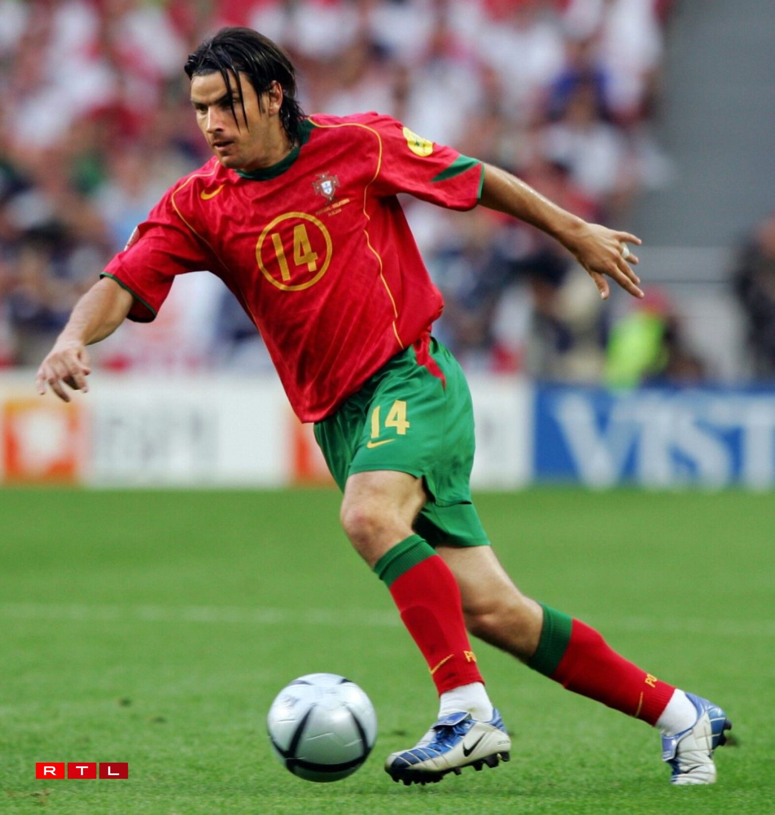 Nuno Valente face à l'Angleterre en 2004.