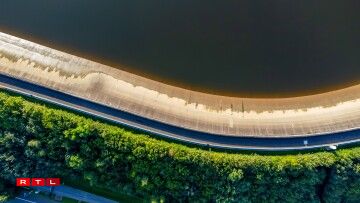 Maybe these impressions reveal a little more?