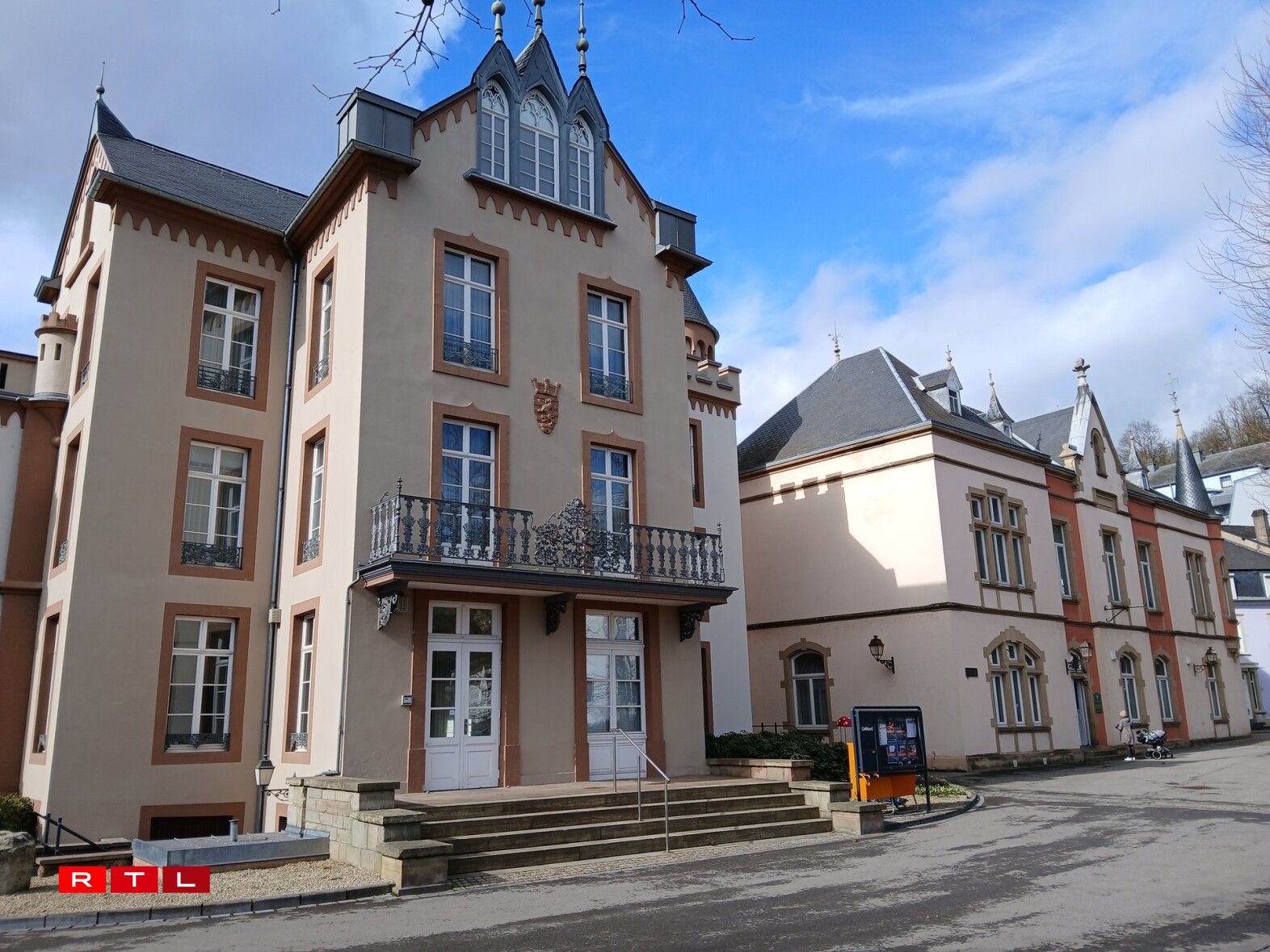 Den Dikrecher Deel vum Nordstad-Conservatoire ass aktuell am Schlass Wirtgen ënnerbruecht. D'Gebai ass als Monument national klasséiert.