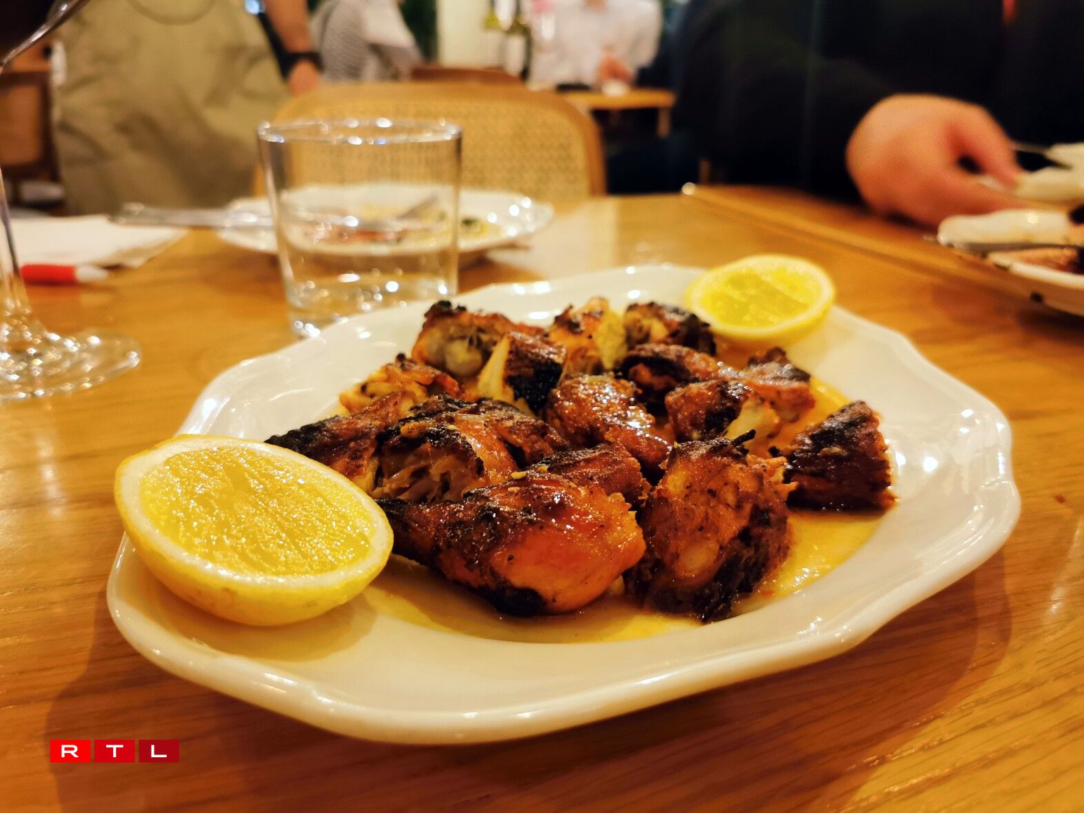 Le restaurant Atypic revendique une cuisine portugaise plus fidèle à ses racines, modernisée sans céder aux habitudes locales.