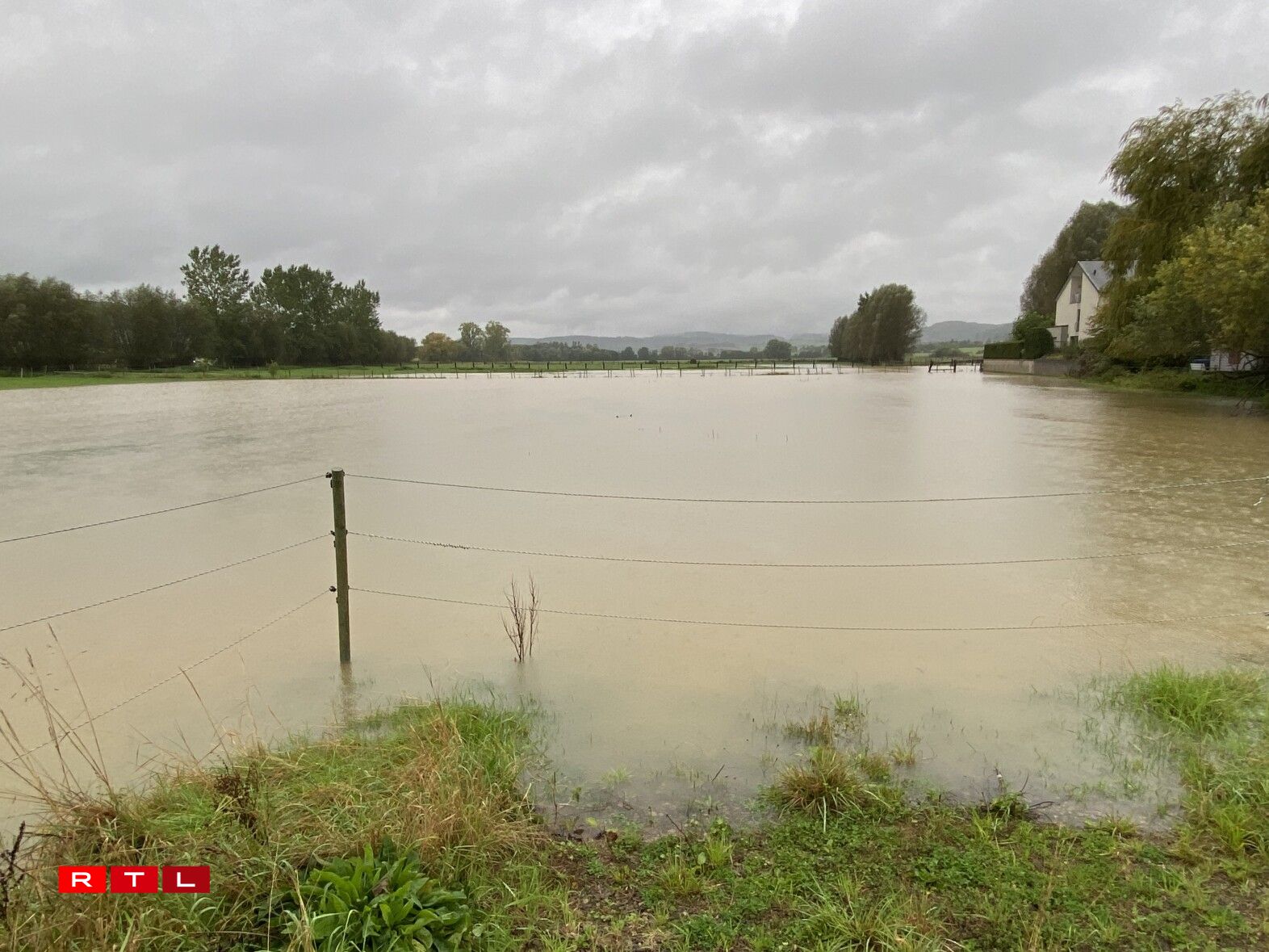 Zu Näerzeng erënneren d'Felder éischter un e Séi
