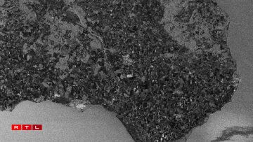 Satellitte-Foto vum Ueleg-Teppech viru Schweden 2003.