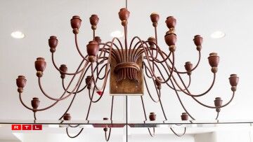 L'ancien lustre trône toujours