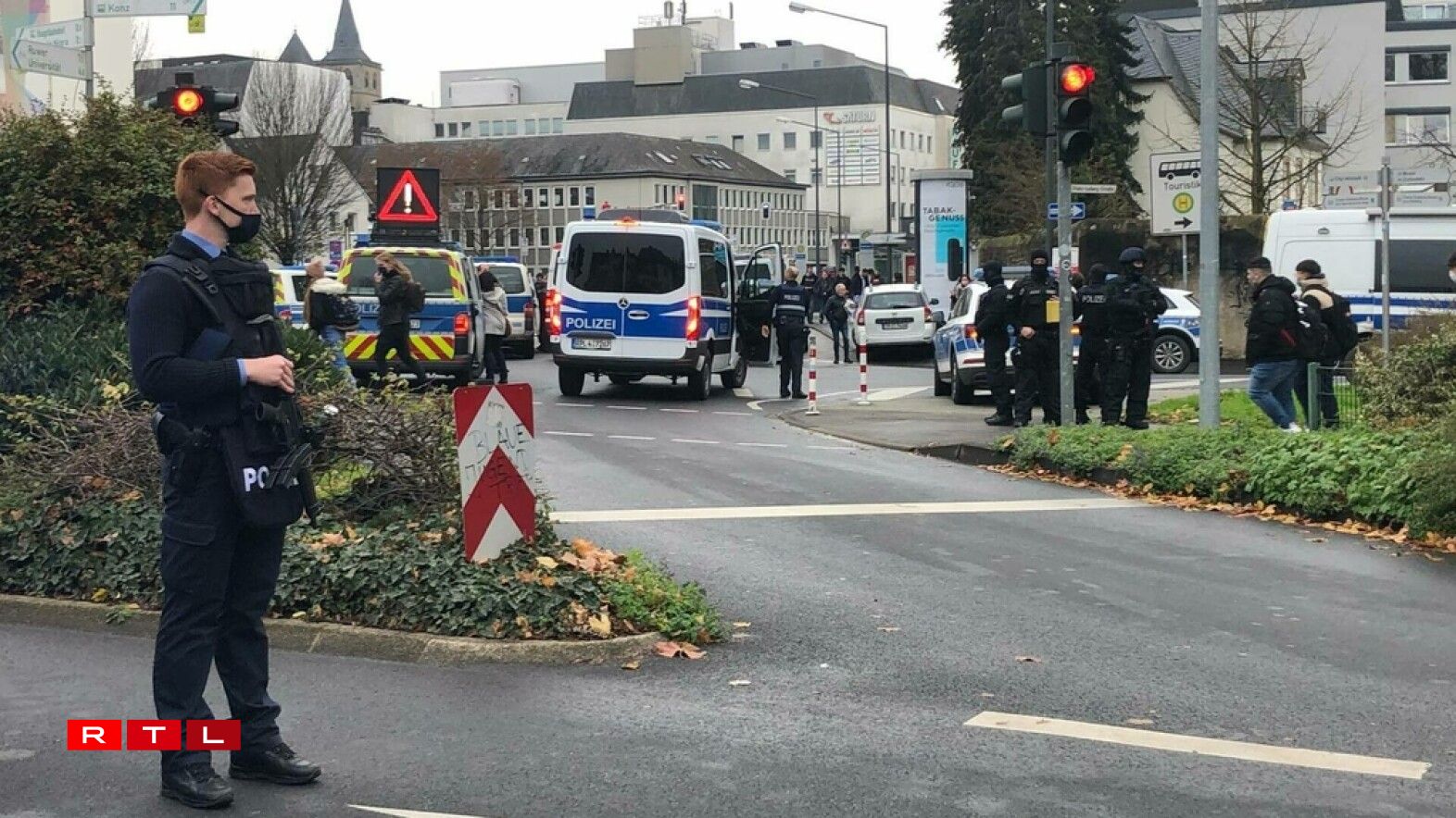 La police déploie ses unités dans la zone piétonne de Trèves le 1er décembre 2020