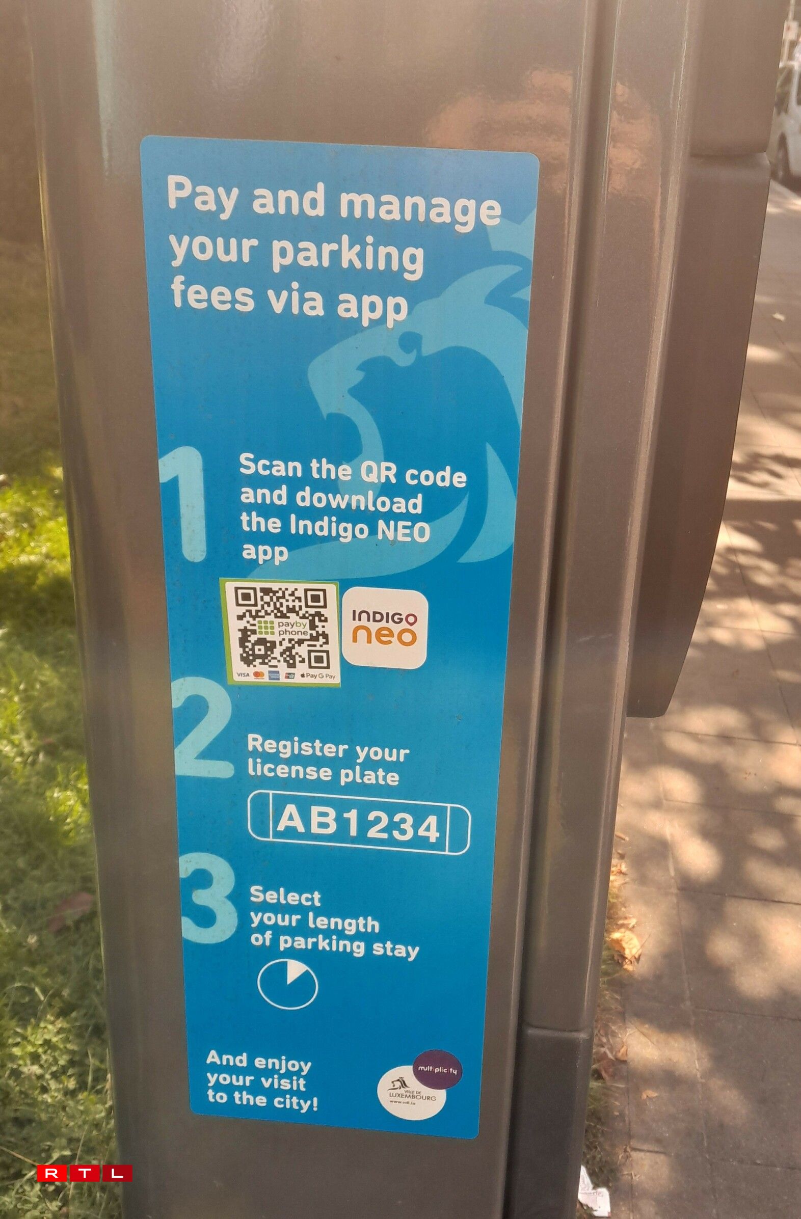 N'utilisez pas ces QR codes frauduleux découverts sur les bornes de paiement du parking en voirie à Luxembourg-ville.