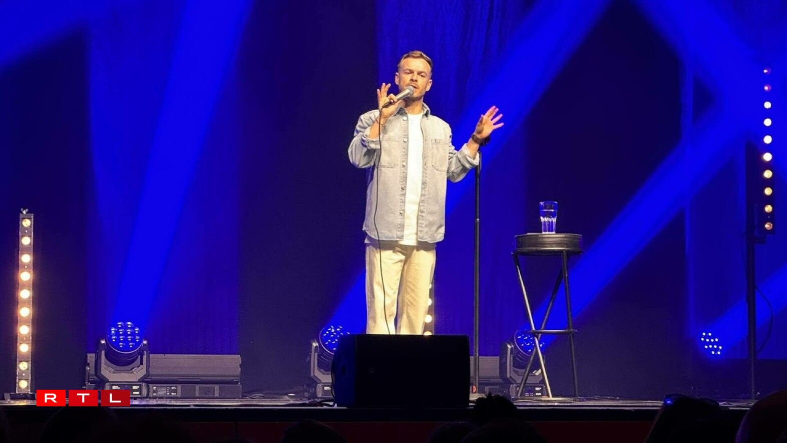 Thomas Angelvy sur scène au Casino 2000 le 22 mars 2025