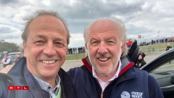 Kee geréngere wéi de Sir David Richards (riets am Bild) hat de Wee op Brands Hatch fonnt, fir dem Clement Seyler perséinlech ze gratuléieren. Lénks am Bild, den Antoine Seyler, Papp vum Clement Seyler.