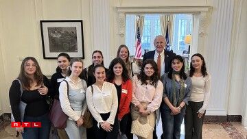 The participants with the US Ambassador, Mr. Tom Barret.
