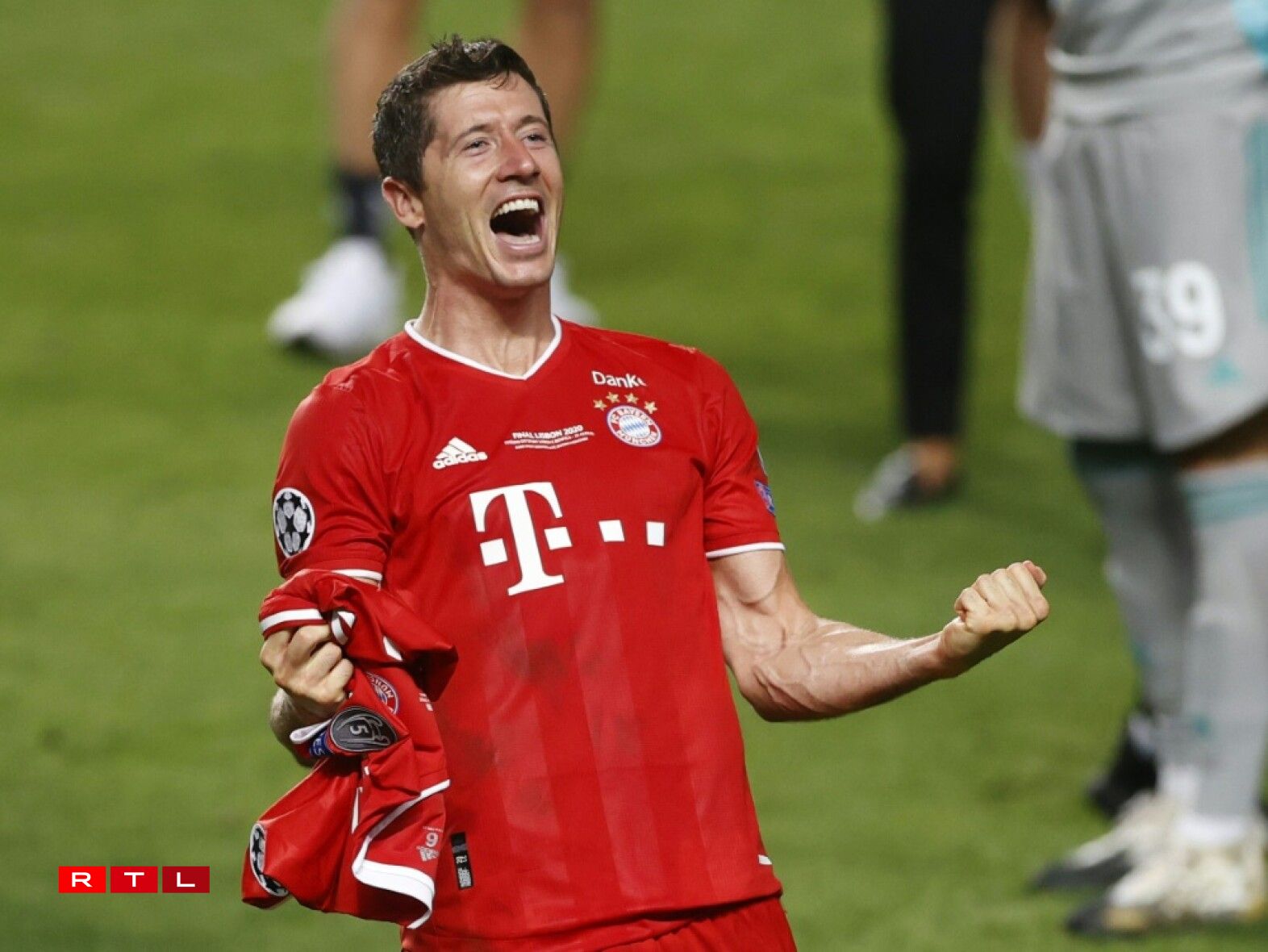 Nieft dem Titel vum Spiller vum Joer gouf de Robert Lewandowski vum FC Bayern München och zum Stiermer vun der Champions League Saison 2019/2020 gewielt.