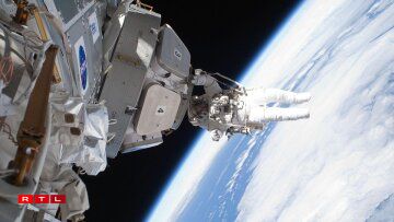 Astronaut bausse vun der ISS